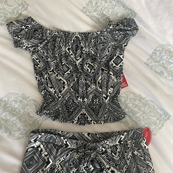 New 2 pice outfit size large - Picture 3 of 10